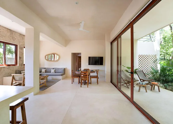 Luxe Ground-floor 3br Jungle Retreat With Plunge Pool Сasa de vacaciones