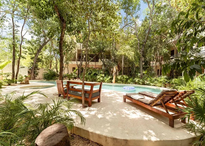 Сasa de vacaciones Luxe Ground-floor 3br Jungle Retreat With Plunge Pool